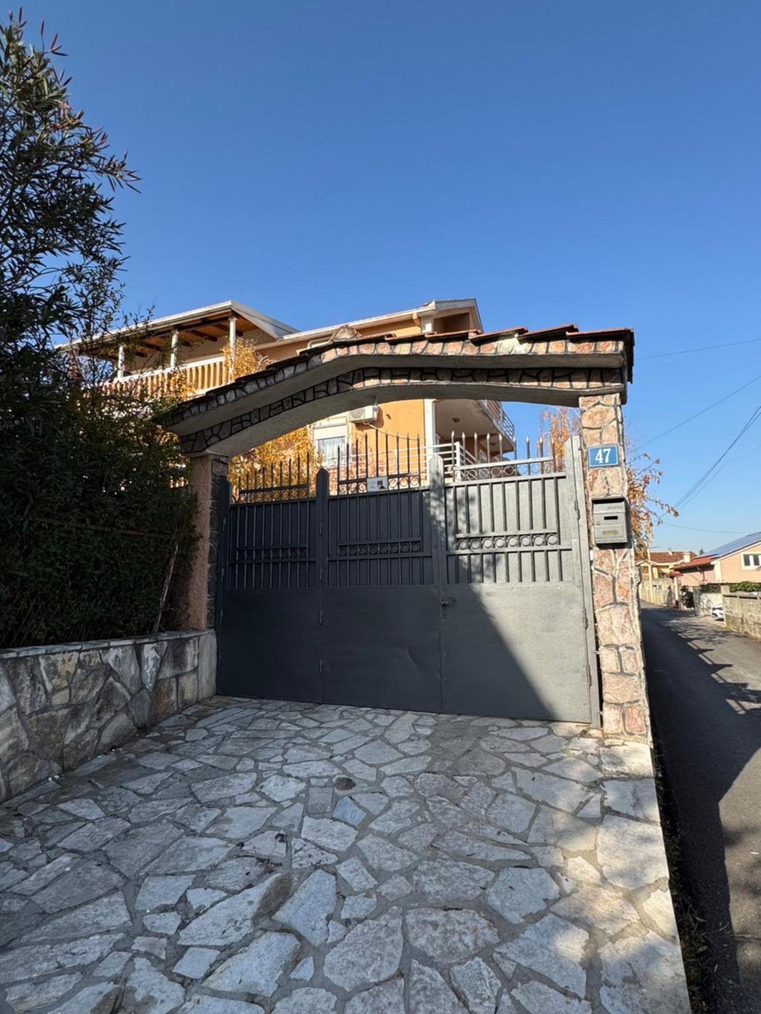Apartmani Breze Podgorica Luaran gambar